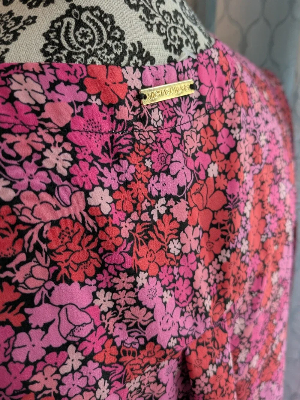 Michael Kors Floral Blouse V Neck 3/4 length tie cuff